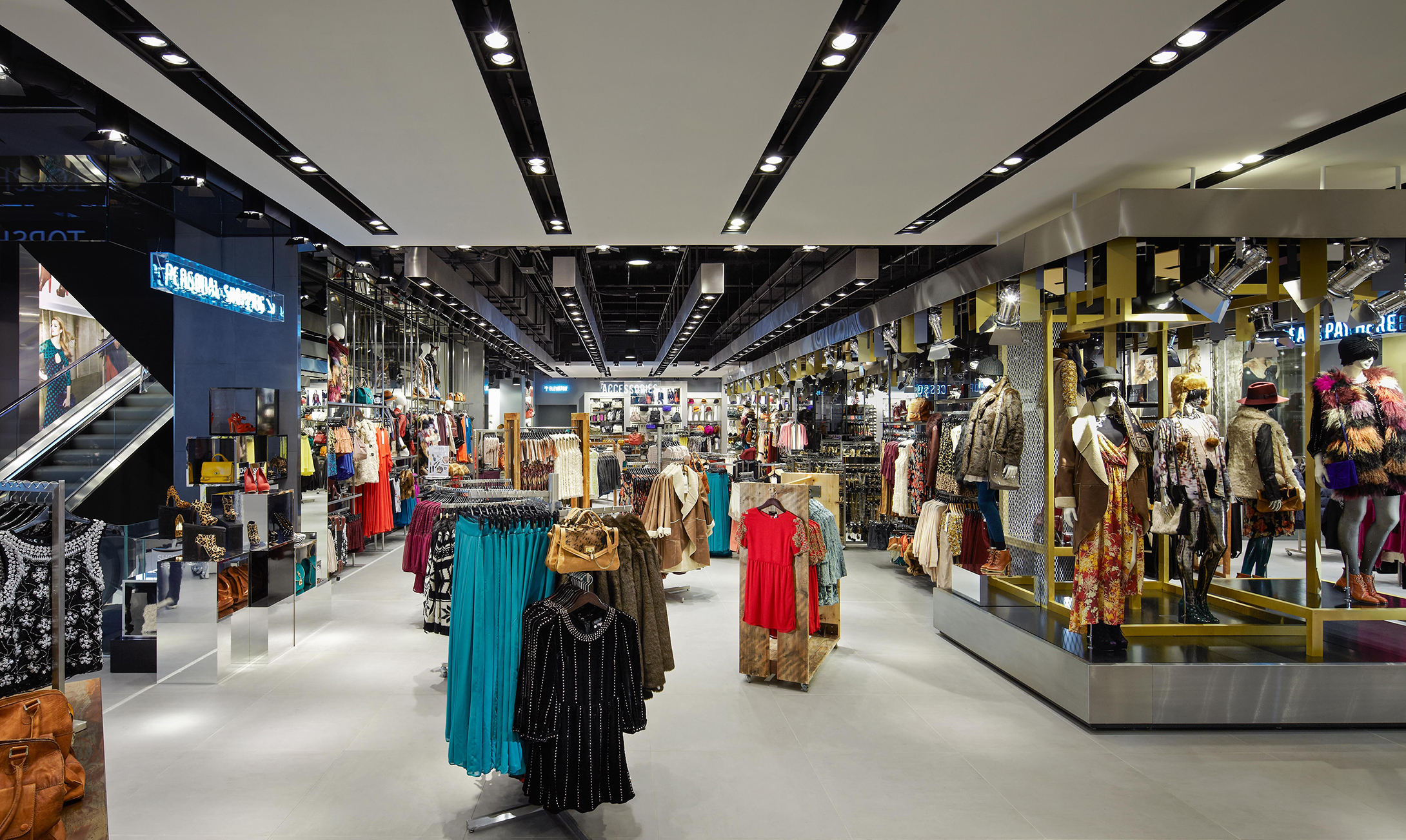 niece Prøve medier Topshop Flagship Store in Downtown Chicago Revamped by JRM