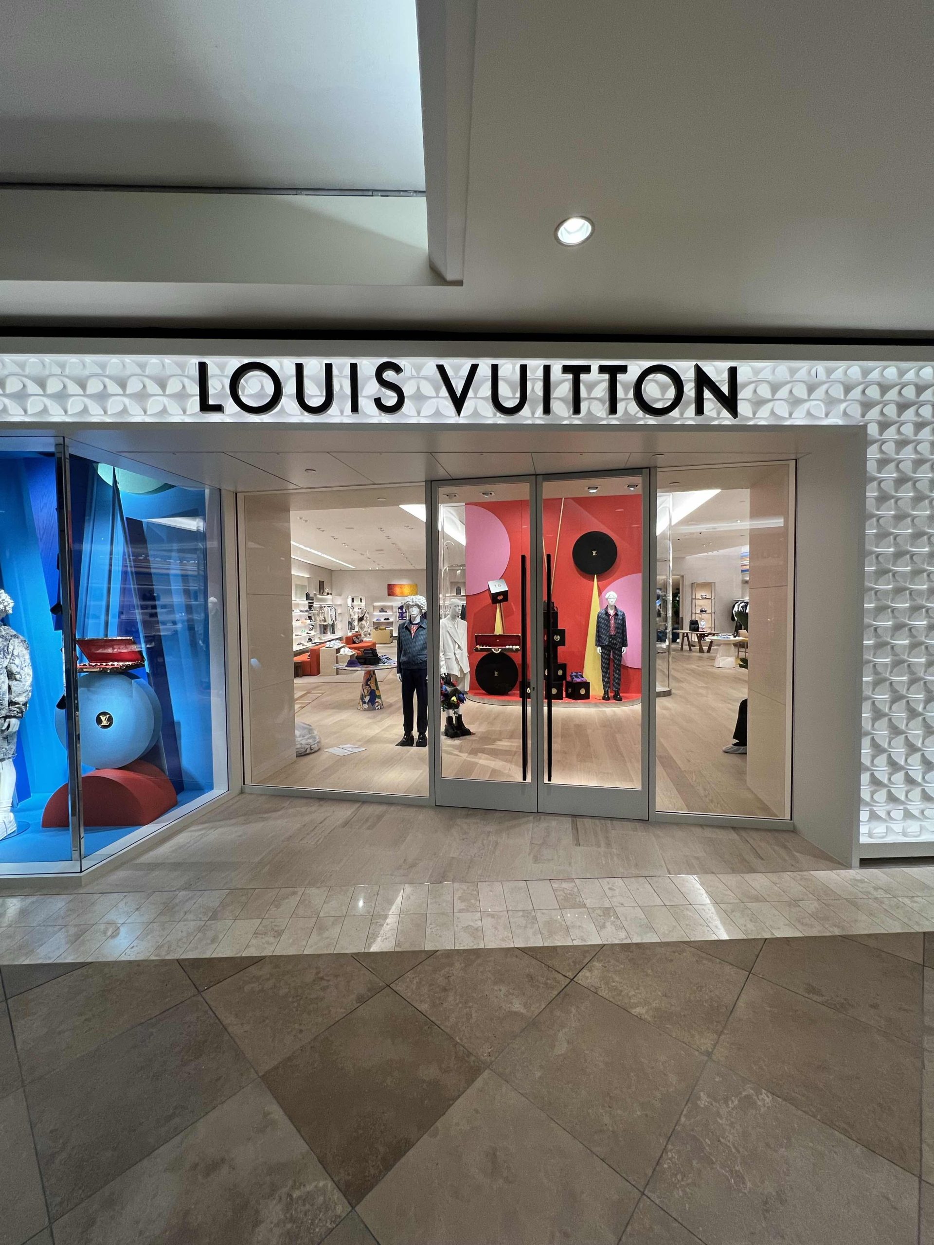 Louis Vuitton Services