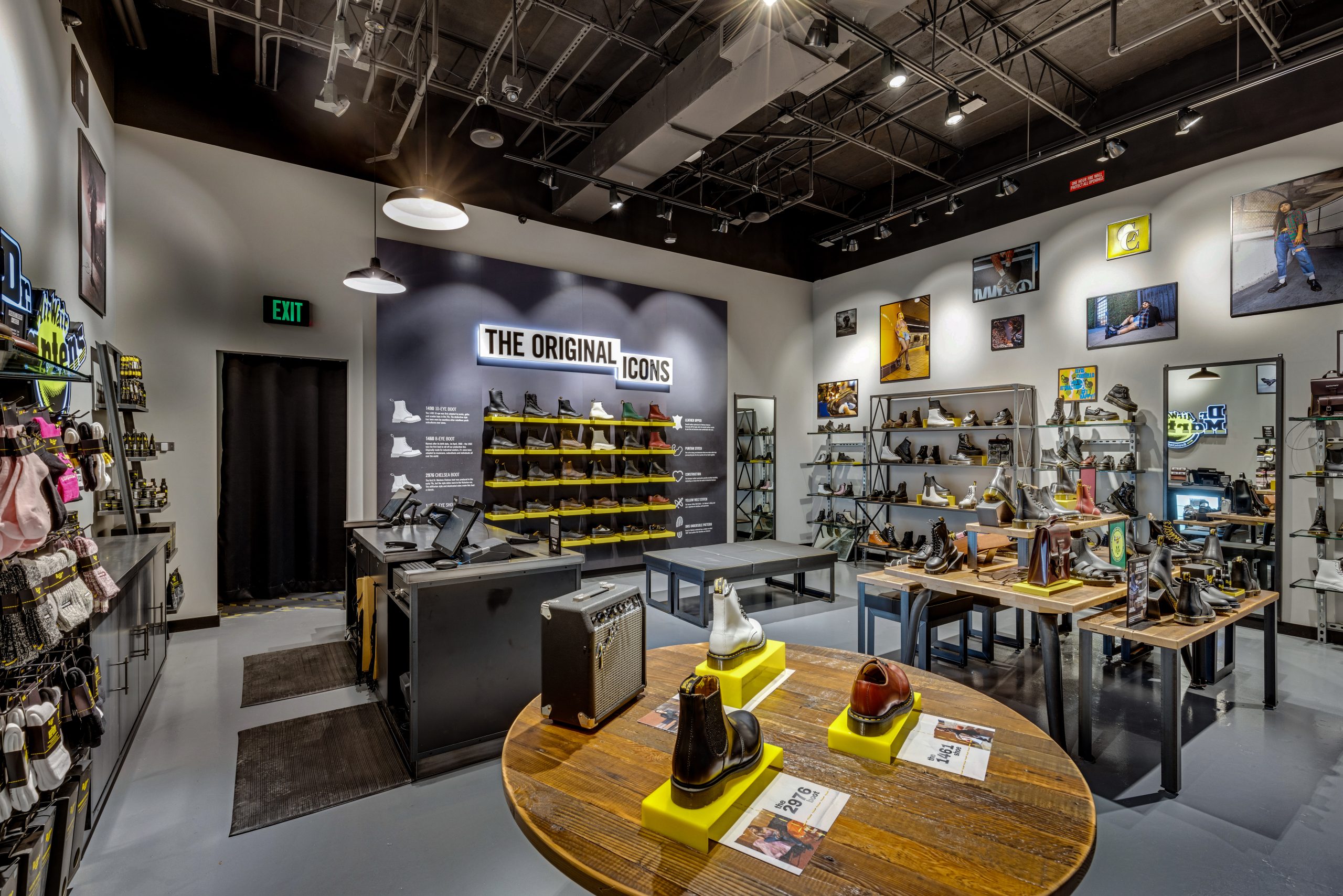 Dr. Martens JRMCM