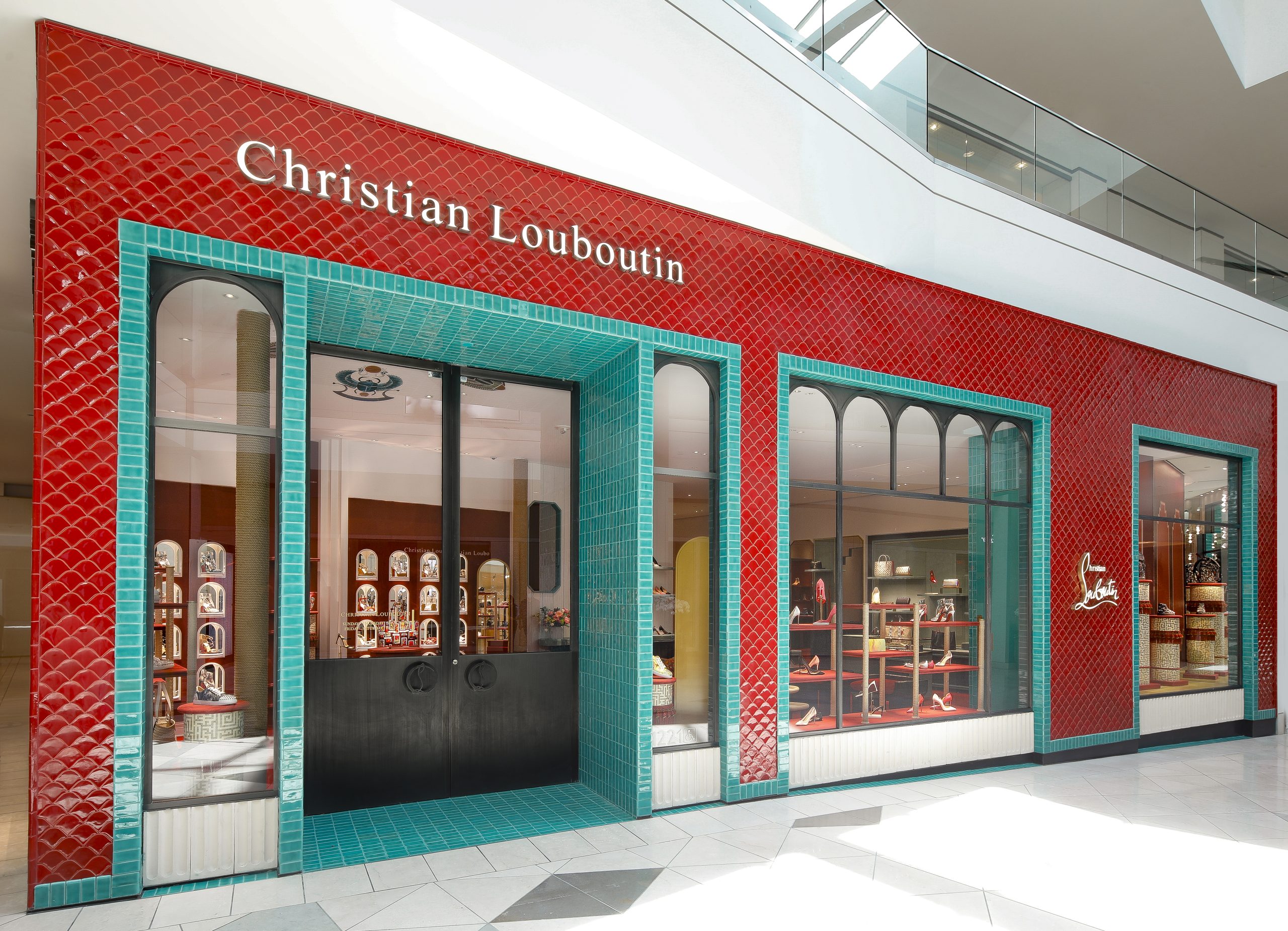 Christian Louboutin Boutiques, Content